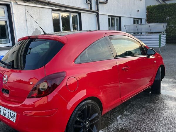 Opel Corsa Hatchback, Petrol, 2011, Red