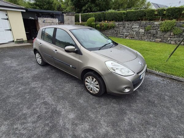 Renault Clio Hatchback, Ethanol Petrol, 2010, Gold
