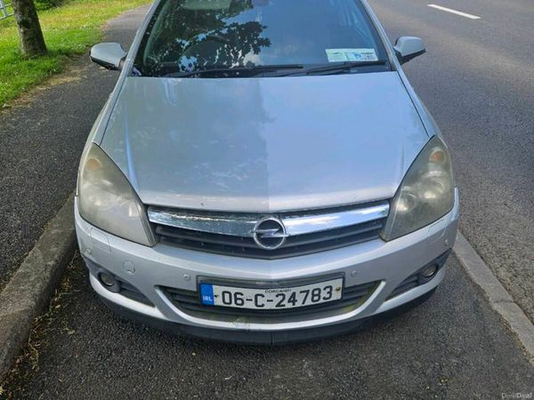 Opel Astra Hatchback, Petrol, 2006, Silver