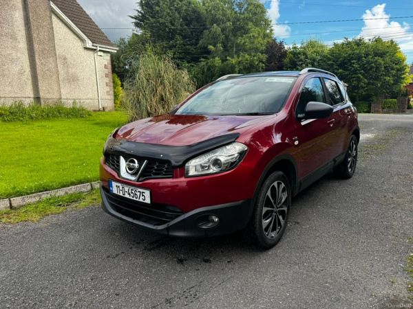 Nissan Qashqai Hatchback, Diesel, 2011, Red