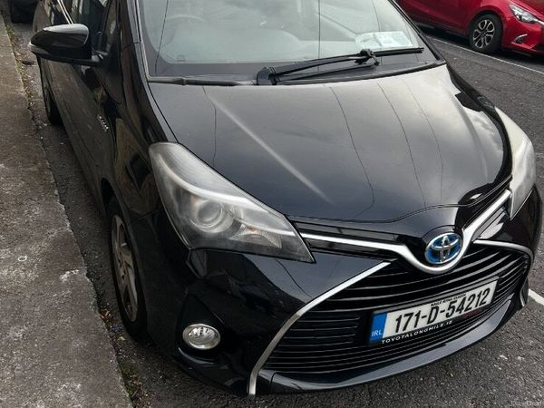 Toyota Yaris Hatchback, Petrol Hybrid, 2017, Black