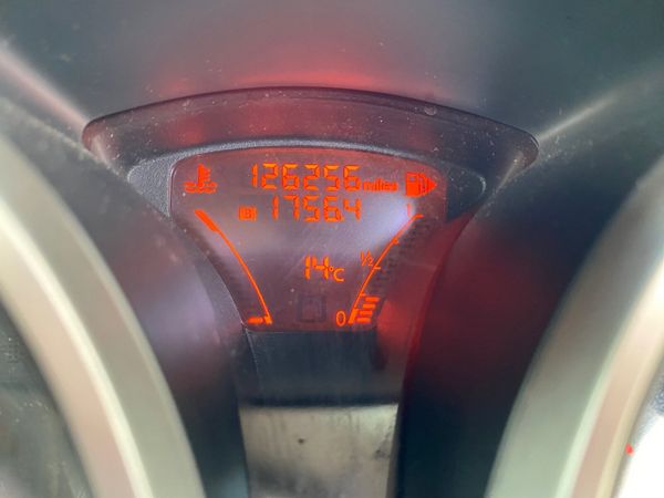 Nissan Juke SUV, Diesel, 2013, Grey