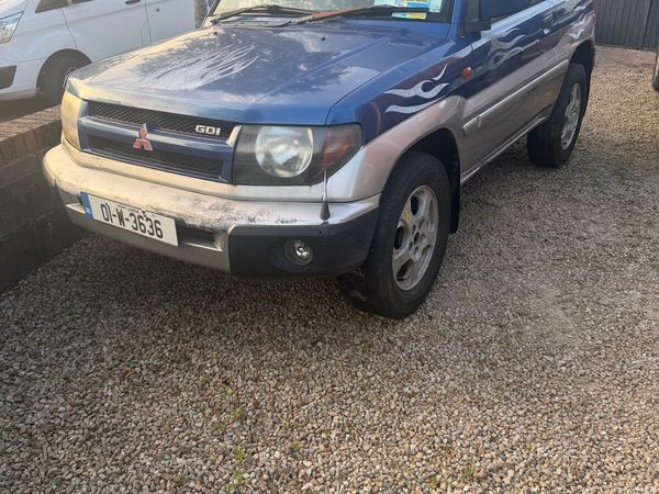 Mitsubishi Pajero SUV, Petrol, 2001, Blue