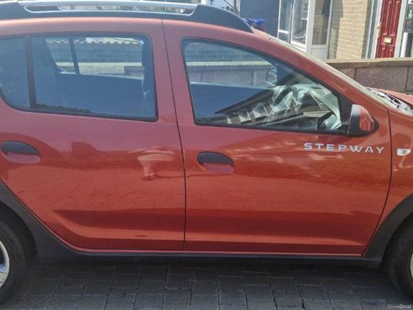 Dacia Sandero Stepway Hatchback, Diesel, 2015, Red