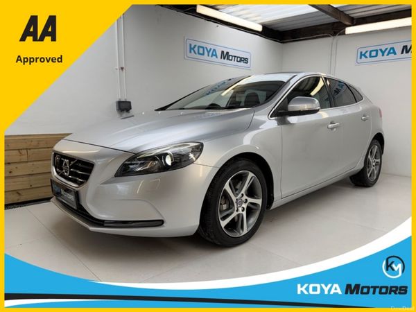 Volvo V40 Hatchback, Diesel, 2016, Silver