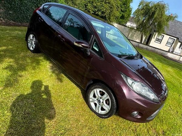 Ford Fiesta Hatchback, Diesel, 2010, Red