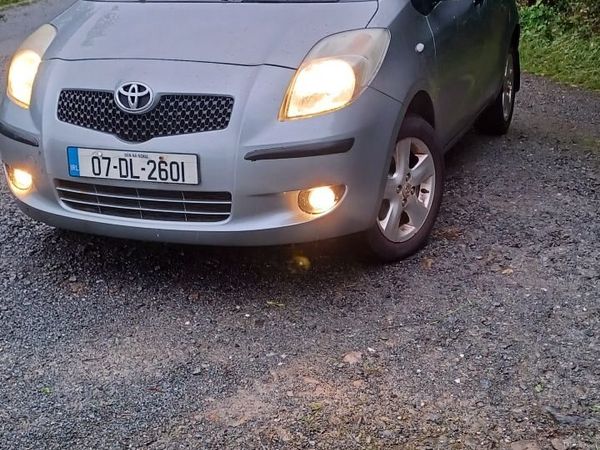 Toyota Yaris Hatchback, Petrol, 2007, Silver