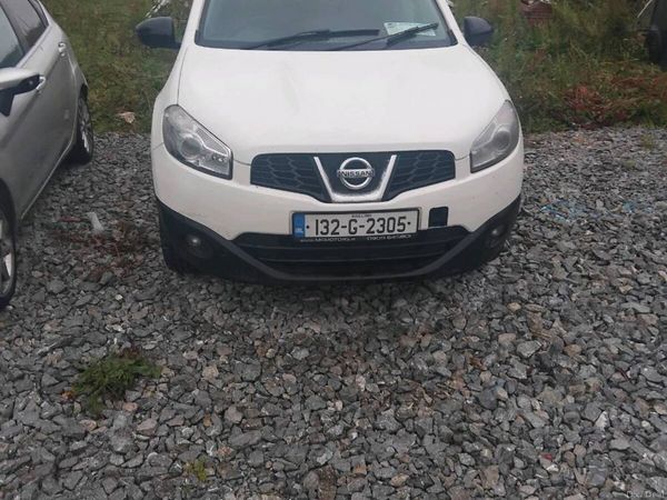 Nissan Qashqai Hatchback, Diesel, 2013, White