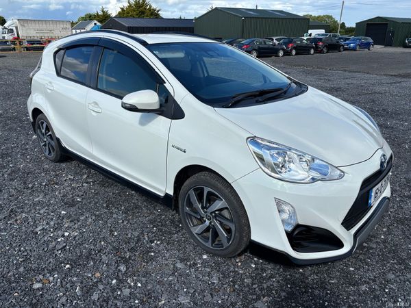 Toyota Aqua Hatchback, Petrol Hybrid, 2016, White