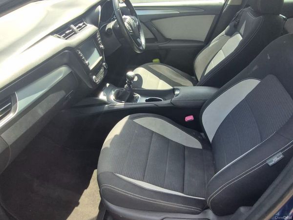 Toyota Avensis Saloon, Diesel, 2015, Blue