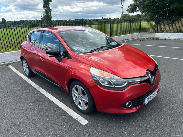 Renault Clio Hatchback, Diesel, 2014, Red