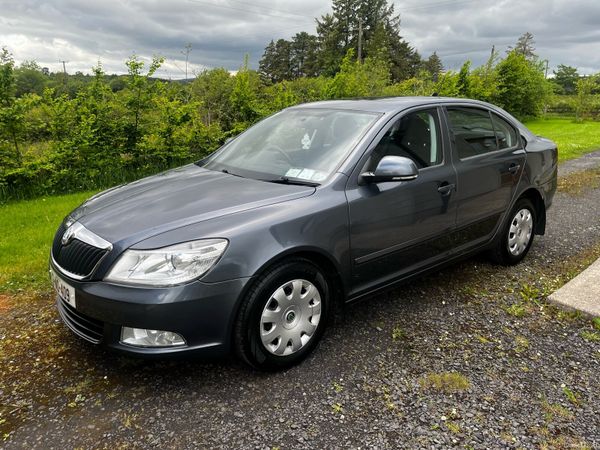 Skoda Octavia Saloon, Diesel, 2012, Grey
