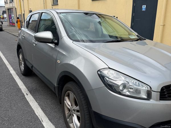 Nissan Qashqai Hatchback, Diesel, 2013, Silver