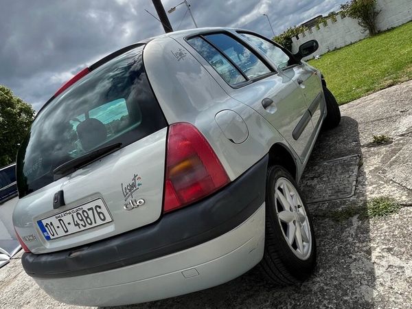 Renault Clio Hatchback, Petrol, 2001, Silver