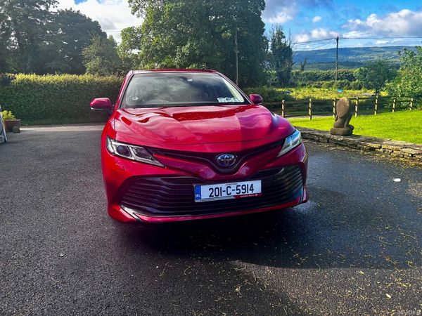 Toyota Camry Saloon, Petrol Hybrid, 2020, Red