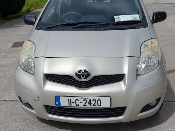Toyota Yaris Hatchback, Petrol, 2011, Gold