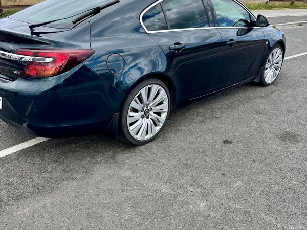 Opel Insignia Hatchback, Diesel, 2017, Green