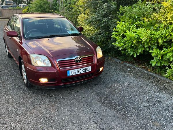 Toyota Avensis Saloon, Petrol, 2005, Red