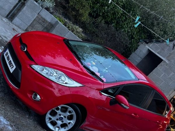 Ford Fiesta Hatchback, Petrol, 2012, Red
