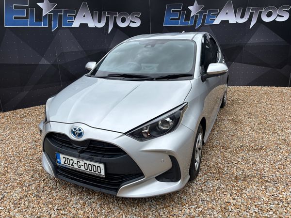 Toyota Yaris Hatchback, Petrol Hybrid, 2020, Silver