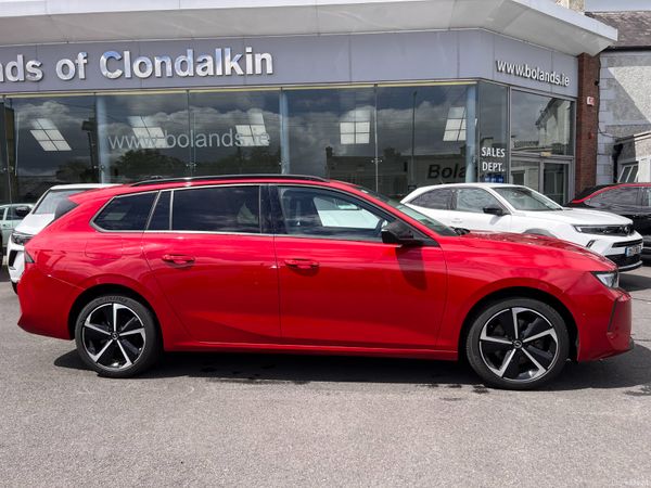 Opel Astra Estate/Jeep, Diesel, 2024, Red