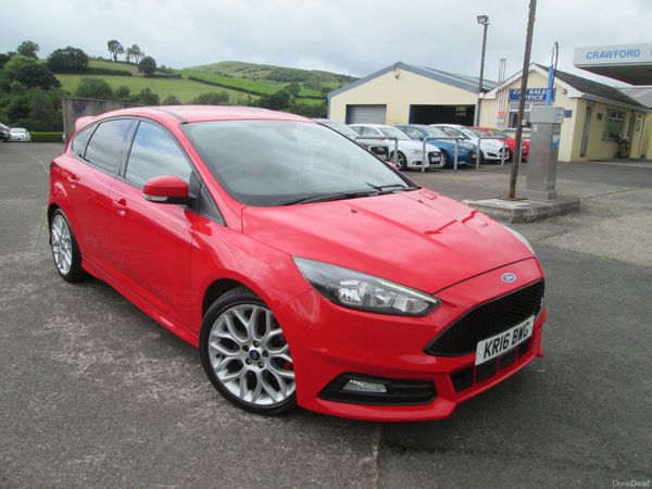 Ford Focus Hatchback, Diesel, 2016, Red