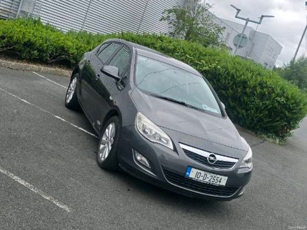 Opel Astra Hatchback, Petrol, 2010, Grey
