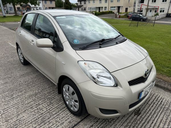 Toyota Yaris Hatchback, Petrol, 2010, Gold
