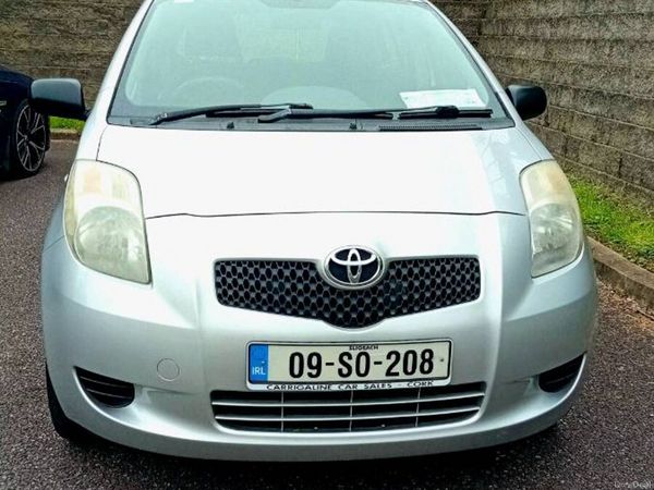 Toyota Yaris Hatchback, Petrol, 2009, Silver