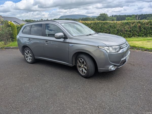 Mitsubishi Outlander SUV, Petrol Plug-in Hybrid, 2014, Grey