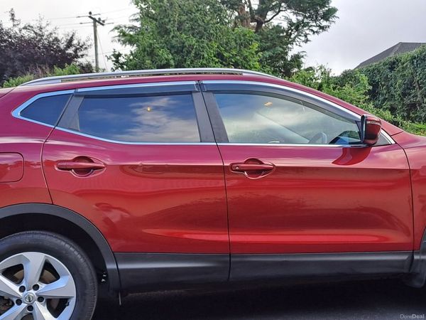 Nissan Qashqai MPV, Diesel, 2019, Red