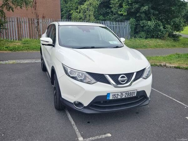Nissan Qashqai Hatchback, Diesel, 2015, White