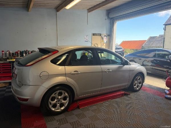 Ford Focus Hatchback, Diesel, 2010, Silver