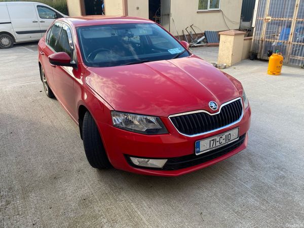 Skoda Octavia Saloon, Diesel, 2017, Red