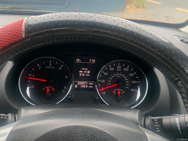 Nissan Qashqai Hatchback, Diesel, 2010, Red