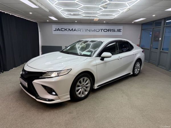 Toyota Camry Saloon, Petrol Hybrid, 2019, White