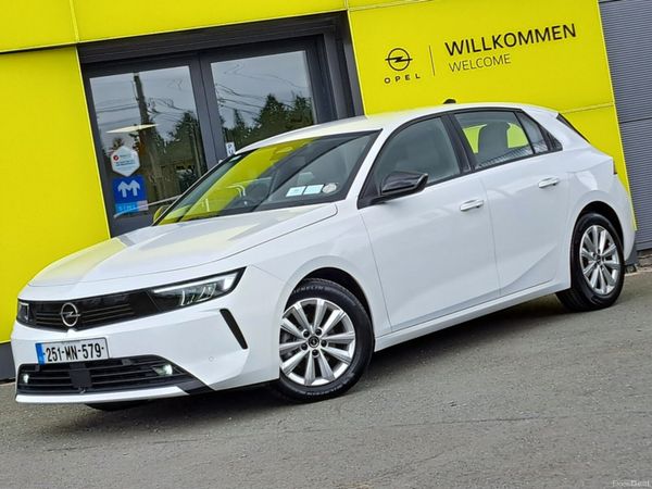 Opel Astra Hatchback, Petrol, 2025, White