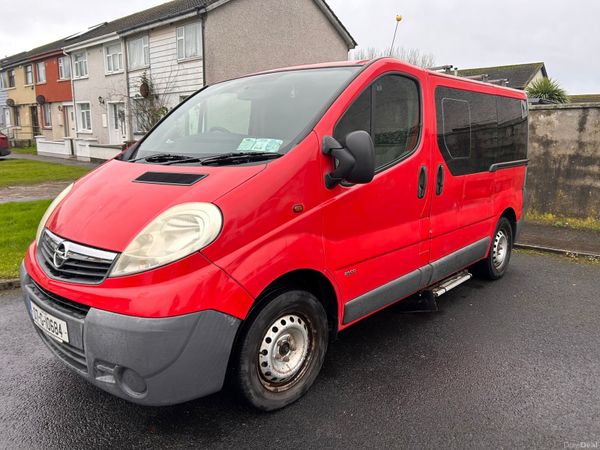 Opel Vivaro Minibus, Diesel, 2007, Red