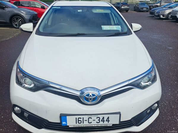 Toyota Auris MPV, Petrol Hybrid, 2016, White