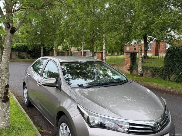 Toyota Corolla Saloon, Petrol, 2016, Bronze