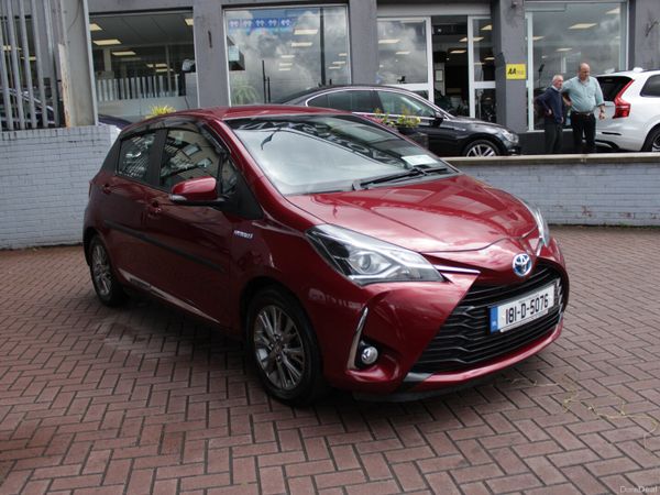 Toyota Yaris Hatchback, Petrol Hybrid, 2018, Red
