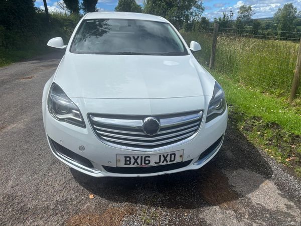 Vauxhall Insignia Hatchback, Diesel, 2016, White