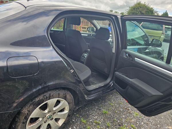Skoda Superb Hatchback, Diesel, 2010, Black
