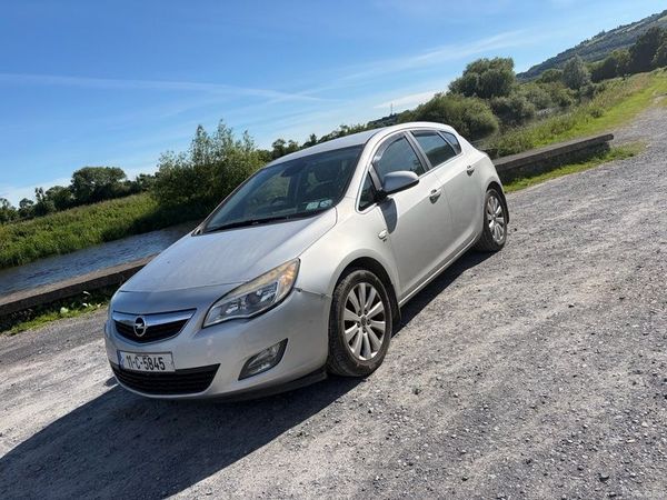 Opel Astra Hatchback, Diesel, 2011, Silver
