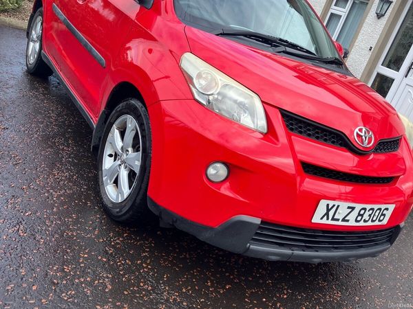 Toyota Urban Cruiser MPV, Petrol, 2009, Red