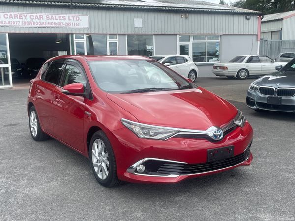 Toyota Auris Hatchback, Petrol Hybrid, 2016, Red