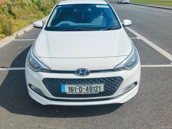 Hyundai i20 Hatchback, Petrol, 2016, White