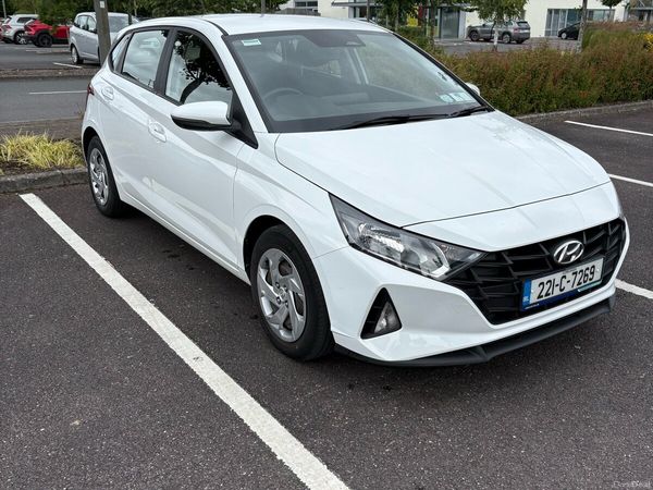 Hyundai i20 Hatchback, Petrol, 2022, White