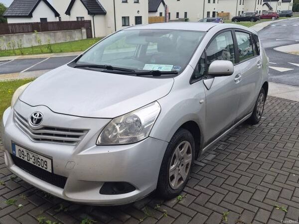Toyota Verso MPV, Diesel, 2009, Silver