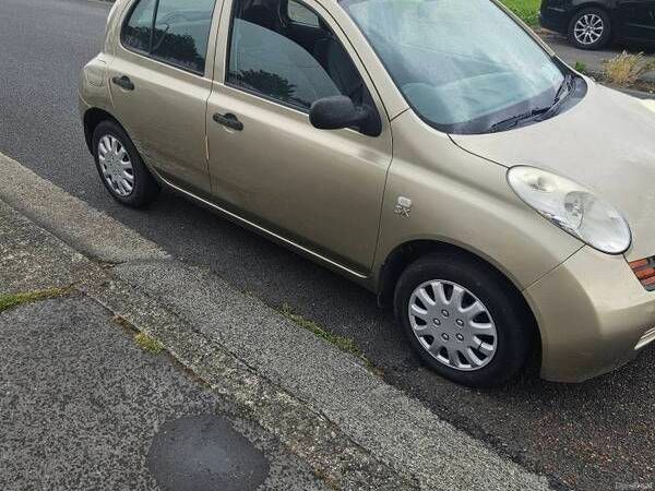 Nissan Micra Hatchback, Petrol, 2005, Gold